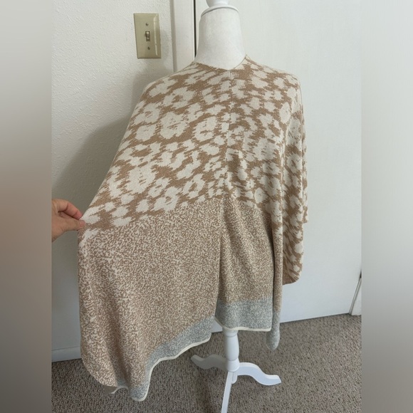 Chico’s Animal Shine Ruana Silk blend - Picture 4 of 7